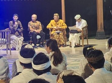 Prajaniti Hindu Indonesia Menghadiri Malam Siwaratri di Candi Prambanan